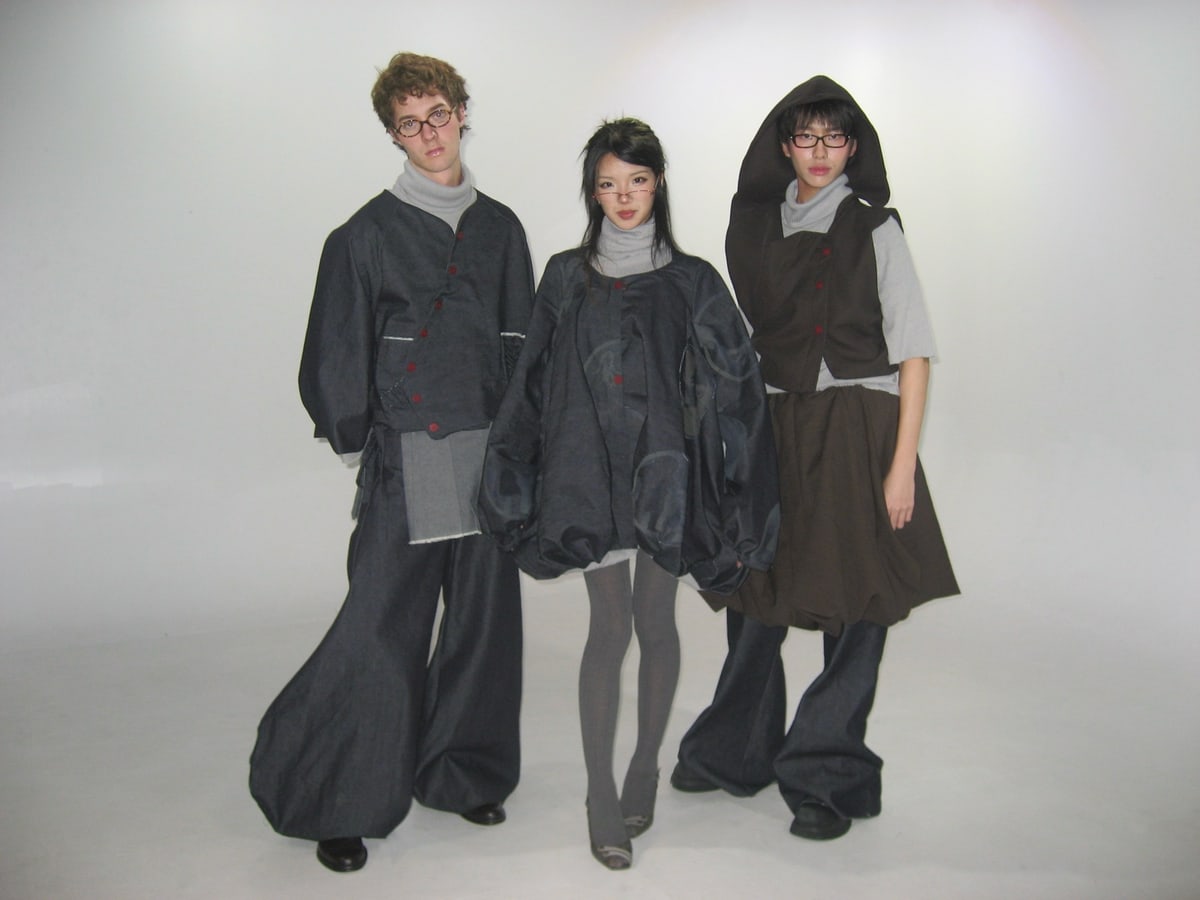 Dark baggy — group